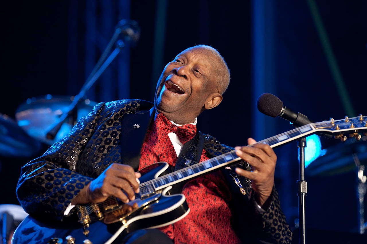 BB King performs "Merry Christmas Baby"  at the National Christmas Tree Lighting ceremony on the Ellipse in Washington, D.C., Dec. 9, 2010. (Official White House Photo by Pete Souza)